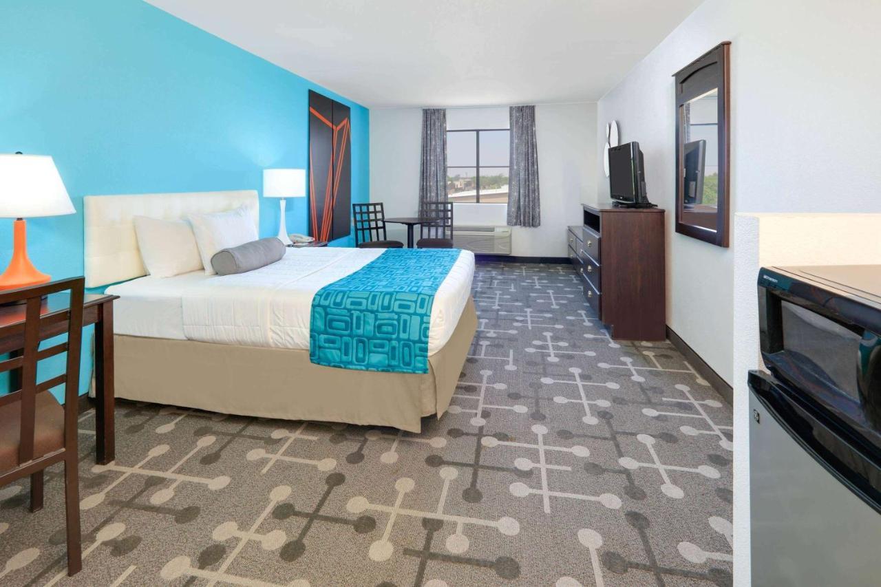 Howard Johnson By Wyndham Lubbock Tx Exterior foto