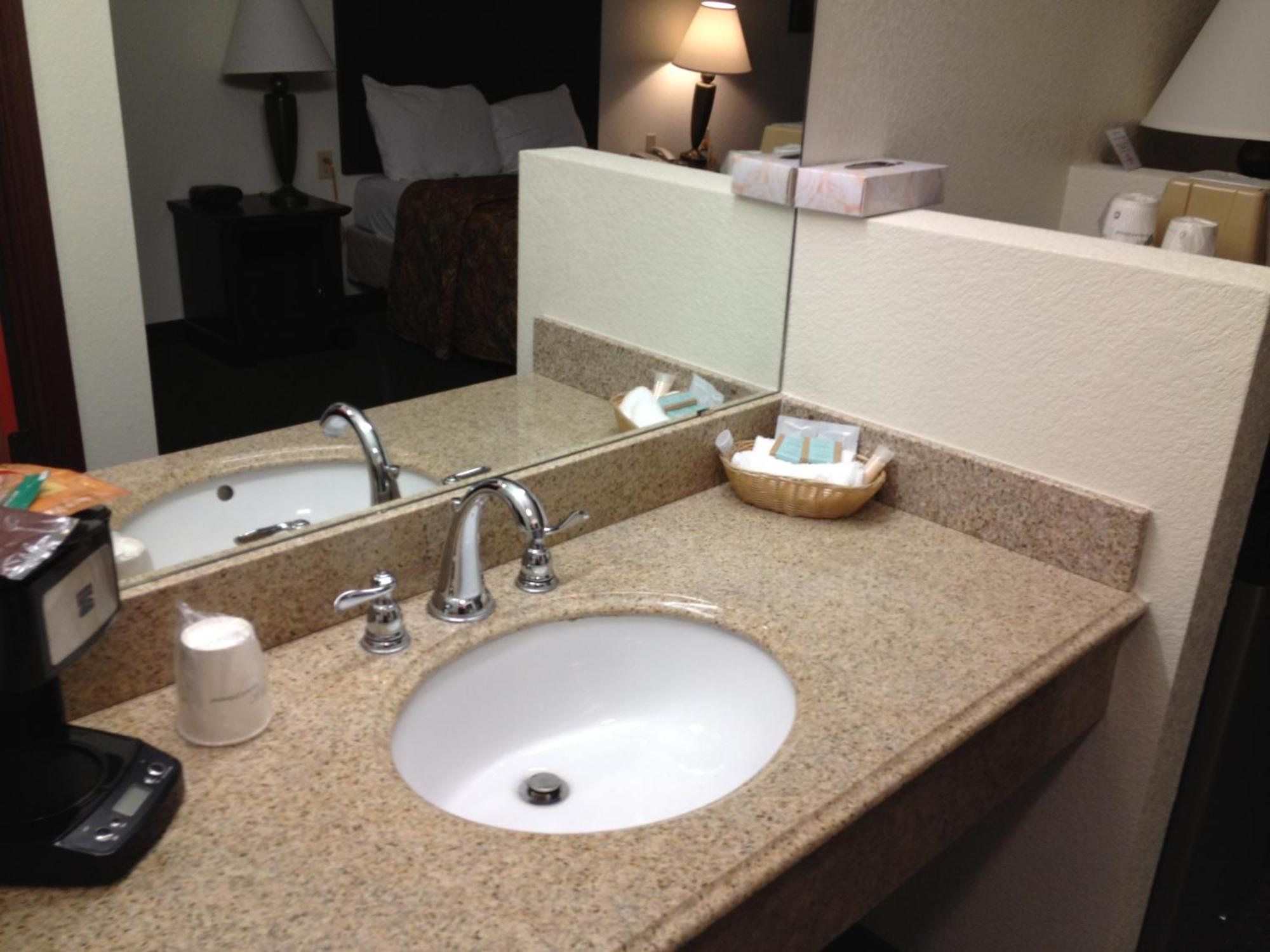 Howard Johnson By Wyndham Lubbock Tx Exterior foto